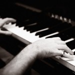 Mains au piano
