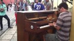 Piano en las calles de Oaxaca, Mexico <span class="titlered">[Piano Around the World]</span>